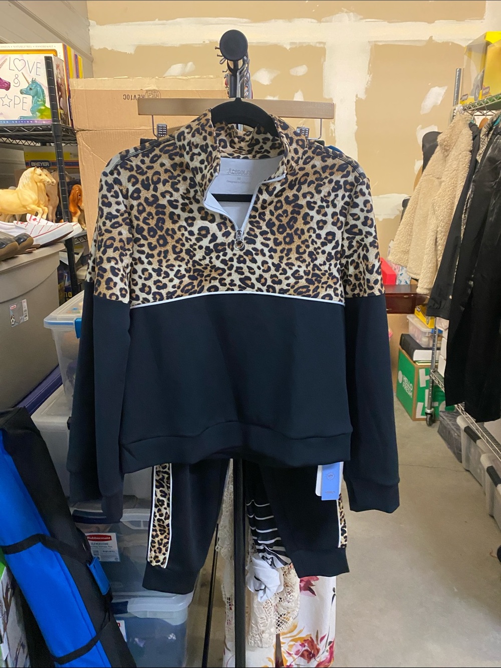 NWT Acegolfs Wildlife Party Golf Sweatshirt